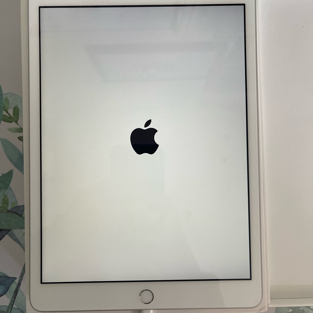 iPad 7th generation. Used LIKE NEW
